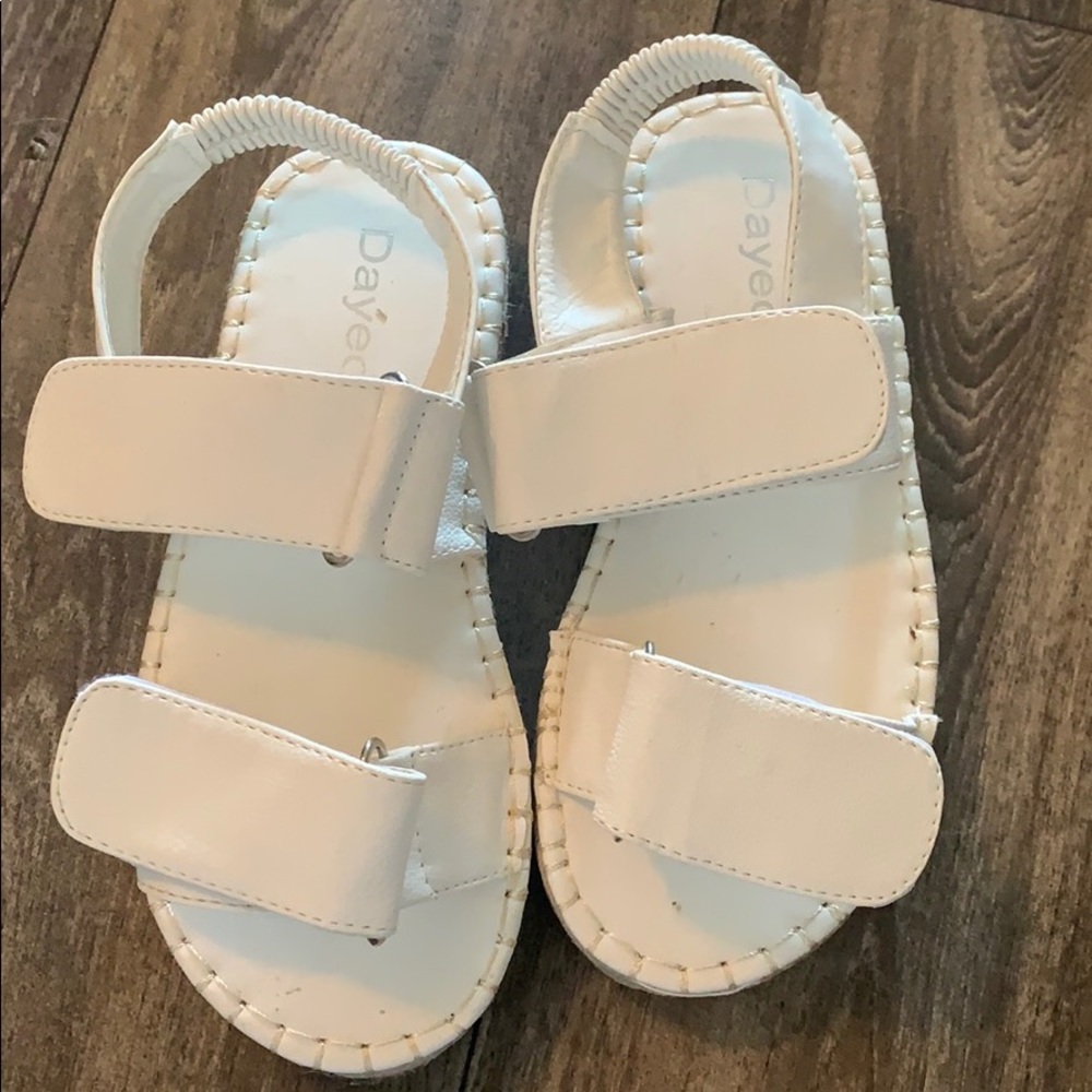 Brand new chic Sandal white